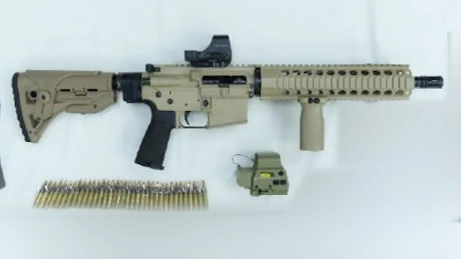 ¡De un embargo de arriendo a la cárcel! Caen fusil de asalto, municiones y dólares en lujosa casa de influencer en Pance